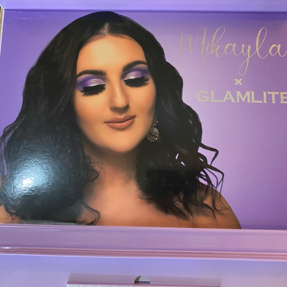 Mikayla Glamlite Make Up and Lashes Set - Picture 16 of 16